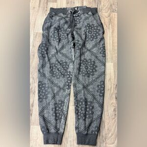 NWOT‎ Hawks Bay Bandana Print Size Large Joggers. MSRP $60